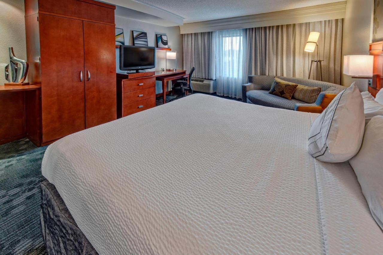 Courtyard By Marriott Alexandria Hotel Ngoại thất bức ảnh