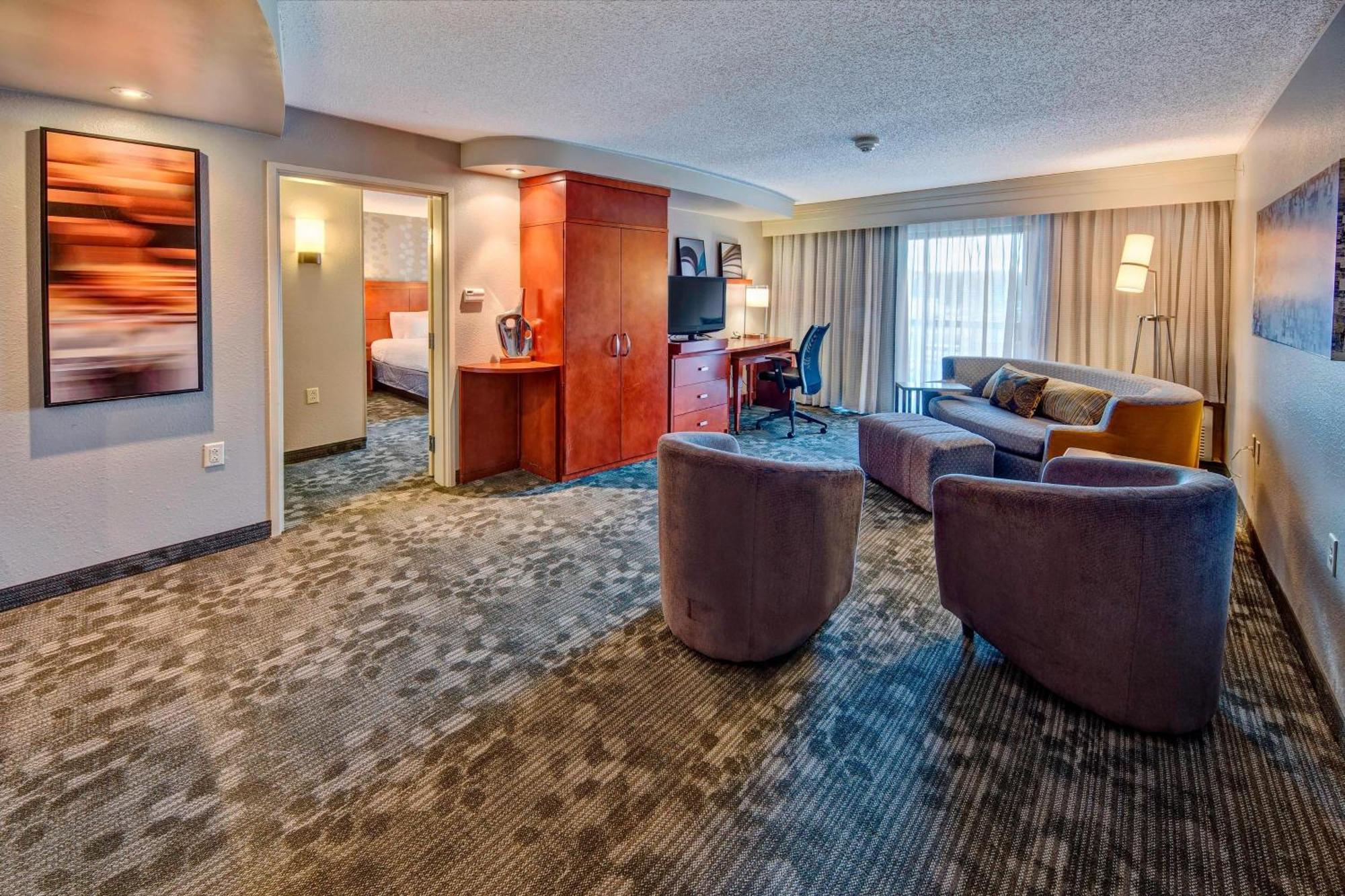 Courtyard By Marriott Alexandria Hotel Ngoại thất bức ảnh