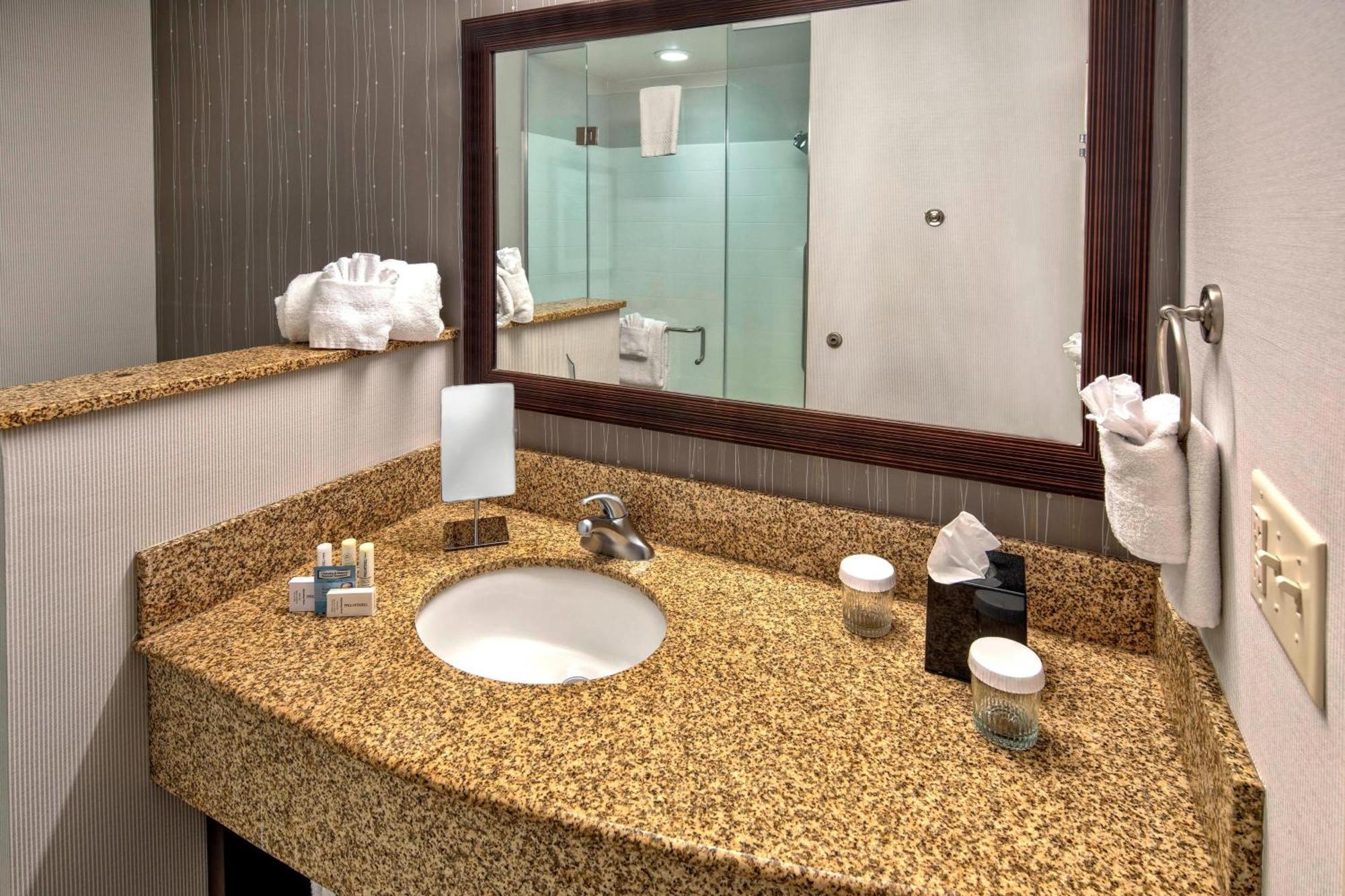 Courtyard By Marriott Alexandria Hotel Ngoại thất bức ảnh