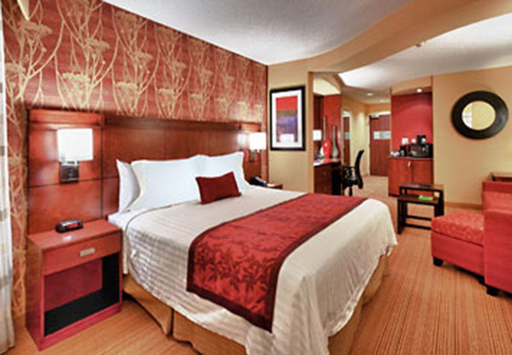 Courtyard By Marriott Alexandria Hotel Phòng bức ảnh