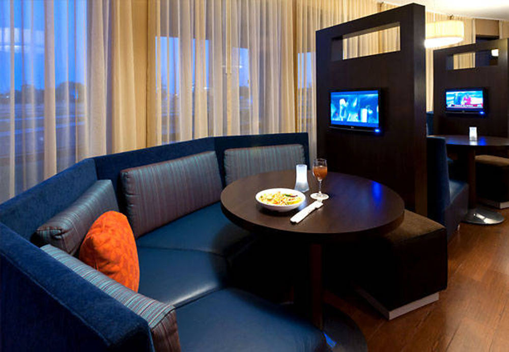 Courtyard By Marriott Alexandria Hotel Phòng bức ảnh