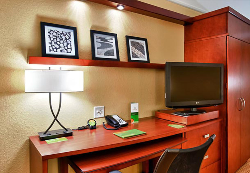 Courtyard By Marriott Alexandria Hotel Ngoại thất bức ảnh