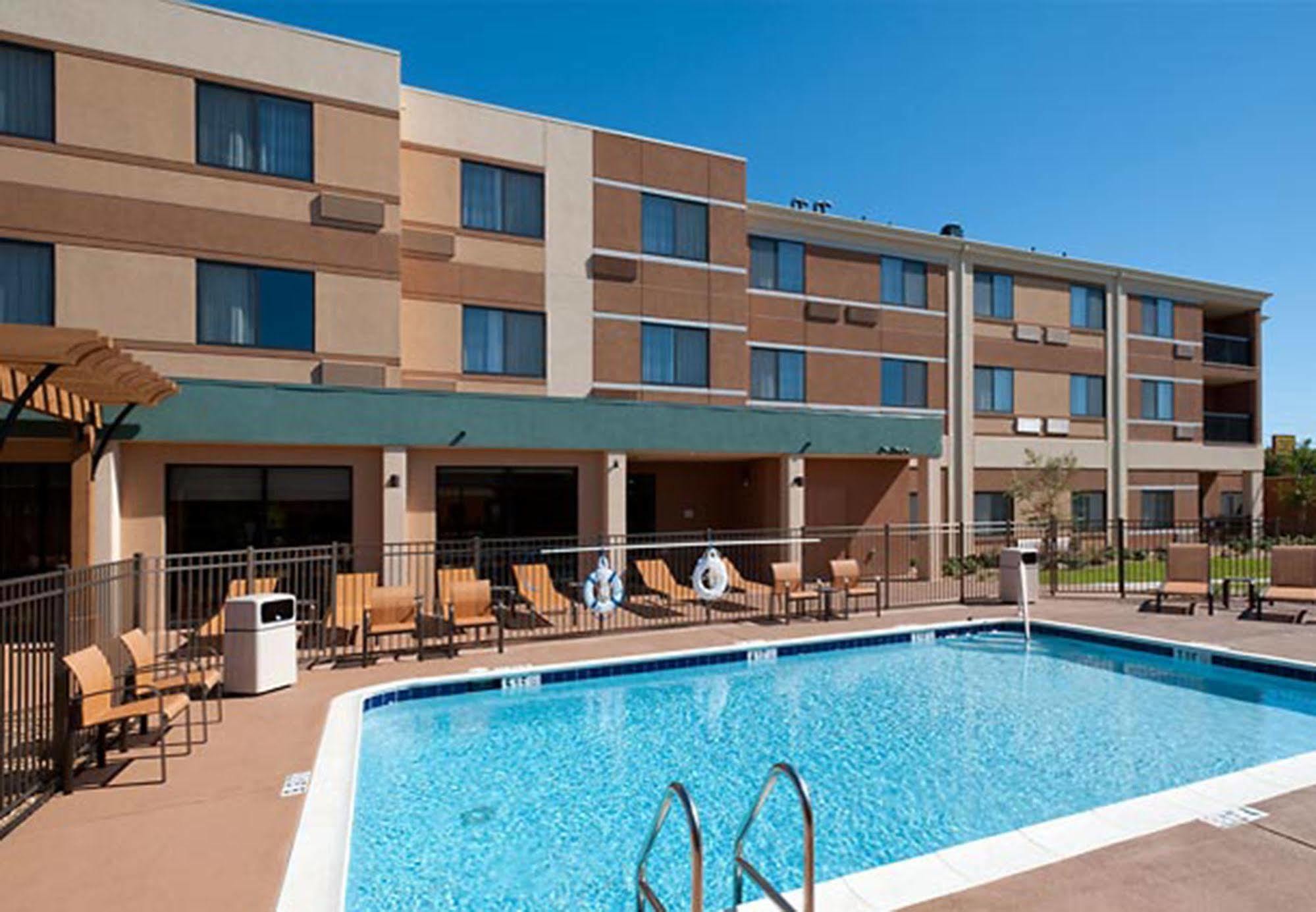 Courtyard By Marriott Alexandria Hotel Ngoại thất bức ảnh